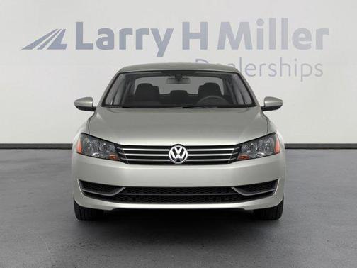 2014 Volkswagen Passat 1.8T Auto SE w/Sunroof & Nav