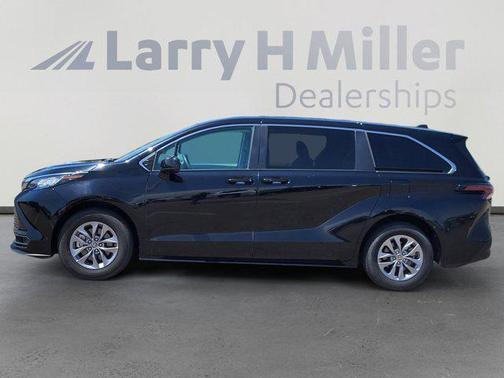2023 Toyota Sienna LE