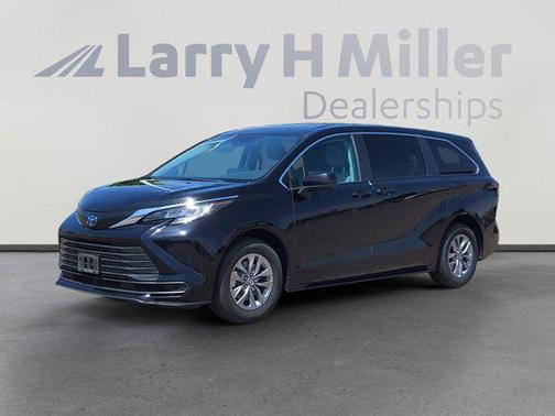 2023 Toyota Sienna LE