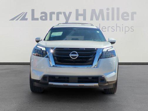 2025 Nissan Pathfinder Platinum 4WD
