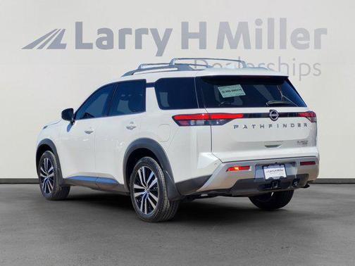 2025 Nissan Pathfinder Platinum 4WD