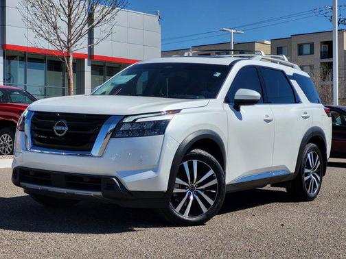 2025 Nissan Pathfinder Platinum 4WD