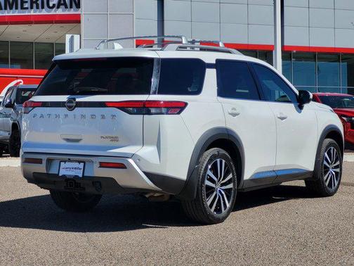 2025 Nissan Pathfinder Platinum 4WD