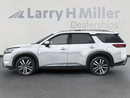 2025 Nissan Pathfinder Platinum 4WD