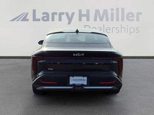 Aurora Black Pearl 2025 Kia K4 LXS