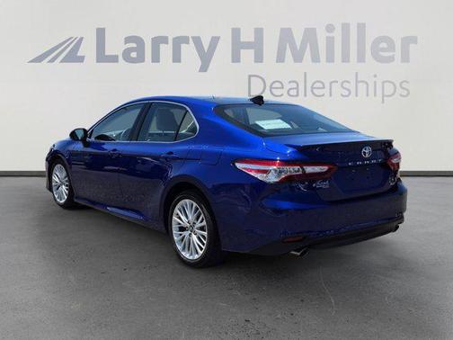 Blue Crush Metallic 2018 Toyota Camry XLE