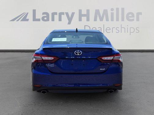 Blue Crush Metallic 2018 Toyota Camry XLE