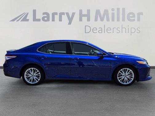 Blue Crush Metallic 2018 Toyota Camry XLE