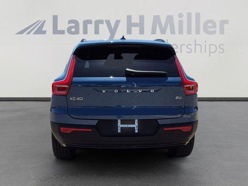 Fjord Blue Metallic 2023 Volvo XC40 B5 Ultimate Dark Theme