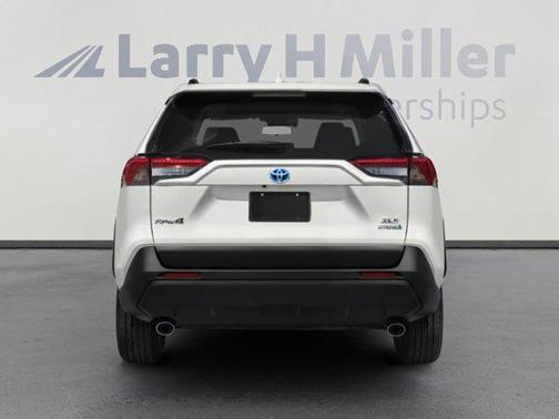 Super White 2021 Toyota RAV4 Hybrid XLE