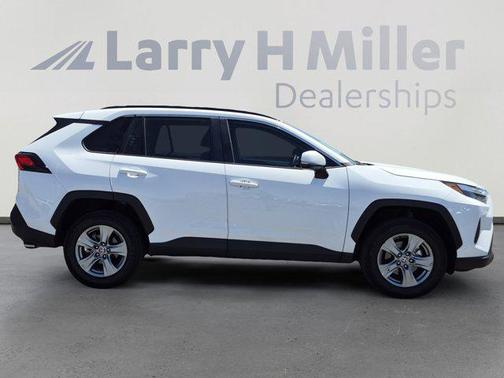 Ice Cap 2024 Toyota RAV4 XLE
