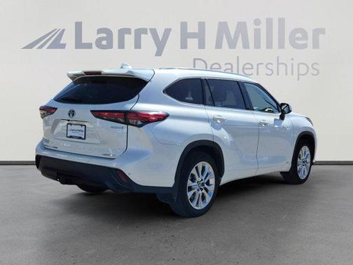 Blizzard Pearl 2021 Toyota Highlander Hybrid Limited