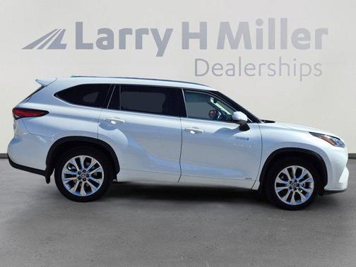 Blizzard Pearl 2021 Toyota Highlander Hybrid Limited