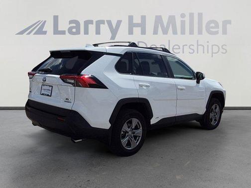 White 2022 Toyota RAV4 Hybrid XLE