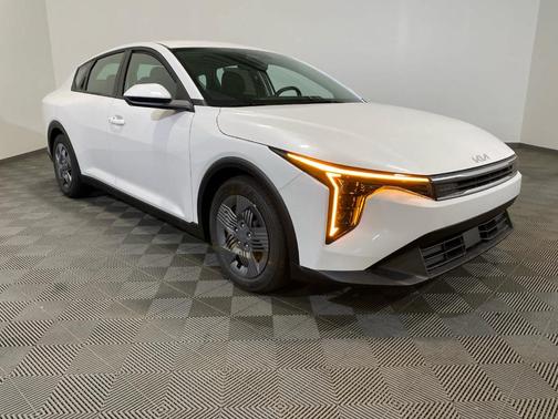 2025 Kia K4 LX