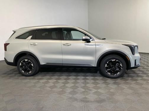 Ivory Silver 2026 Kia Sorento S