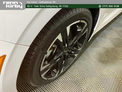 Glacial White Pearl 2024 Kia K5 GT-Line