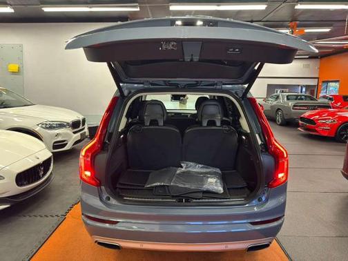 2020 Volvo XC90 T5 Momentum