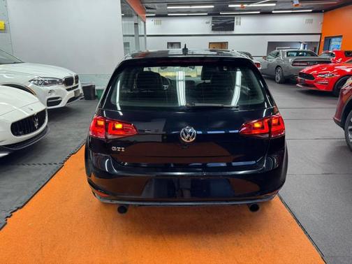 2015 Volkswagen Golf GTI 2.0T SE 4-Door