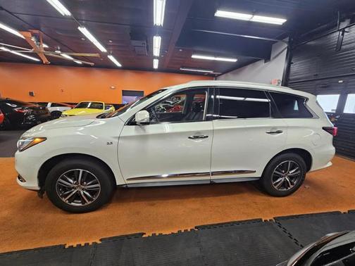 2017 INFINITI QX60 Base