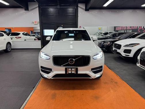 2016 Volvo XC90 T6 Momentum