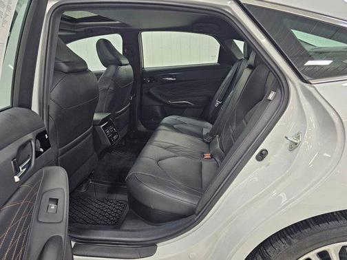 2022 Toyota Avalon Hybrid Limited