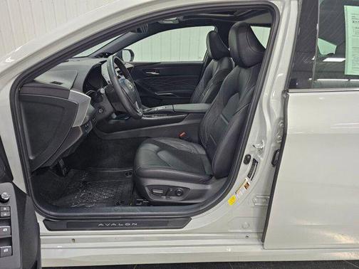 2022 Toyota Avalon Hybrid Limited