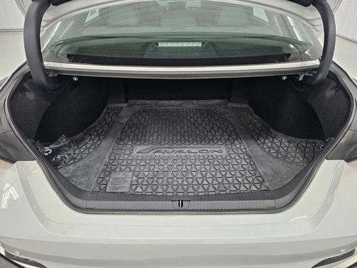 2022 Toyota Avalon Hybrid Limited