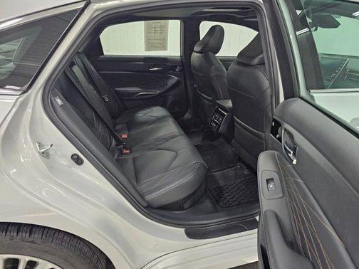 2022 Toyota Avalon Hybrid Limited