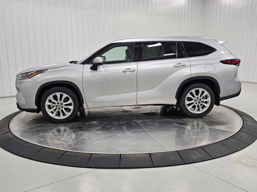 Celestial Silver Metallic 2022 Toyota Highlander Limited