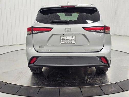 Celestial Silver Metallic 2022 Toyota Highlander Limited