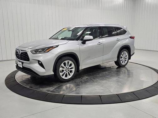 Celestial Silver Metallic 2022 Toyota Highlander Limited