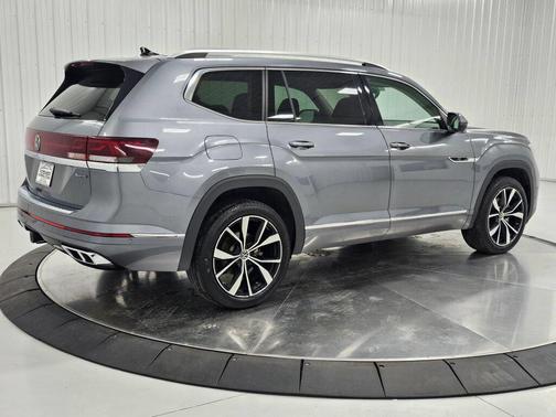 Platinum Gray Metallic 2024 Volkswagen Atlas 2.0T SEL Premium R-Line 4MOTION