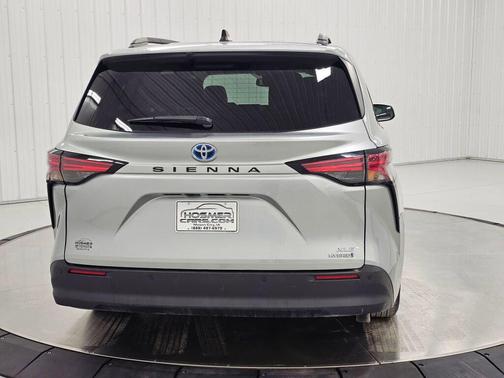 Celestial Silver Metallic 2021 Toyota Sienna XLE 8 Passenger