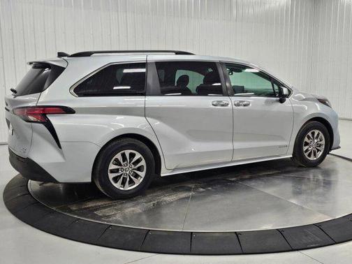 Celestial Silver Metallic 2021 Toyota Sienna XLE 8 Passenger