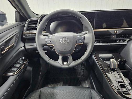 2025 Toyota Crown Signia XLE