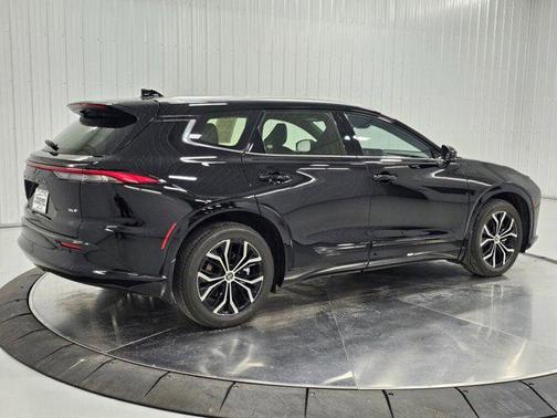 2025 Toyota Crown Signia XLE