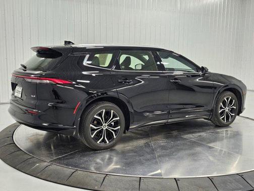 2025 Toyota Crown Signia XLE