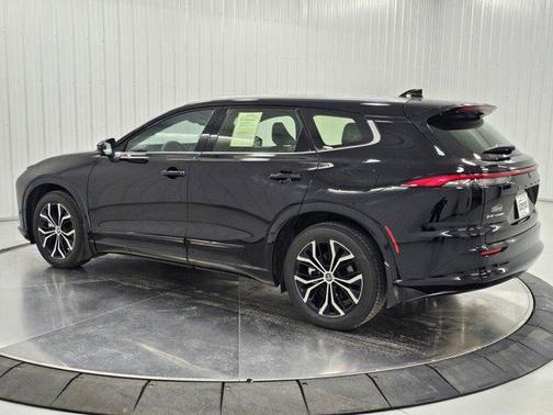 2025 Toyota Crown Signia XLE