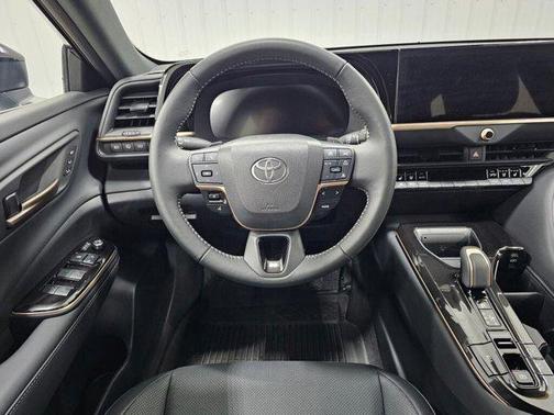 2025 Toyota Crown Signia XLE