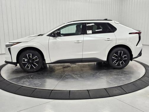 Wind Chill Pearl 2026 Toyota bZ XLE Plus