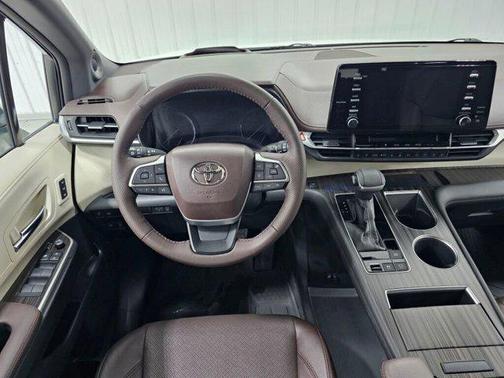 2021 Toyota Sienna Platinum