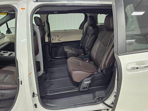 2021 Toyota Sienna Platinum