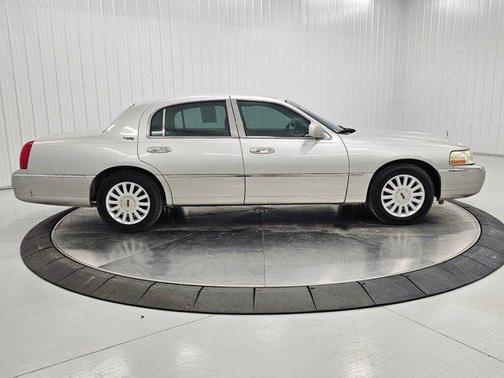 2005 Lincoln Town Car Signature