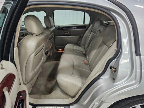 2005 Lincoln Town Car Signature