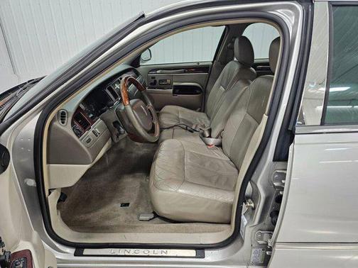 2005 Lincoln Town Car Signature