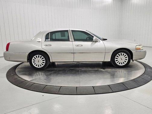 2005 Lincoln Town Car Signature