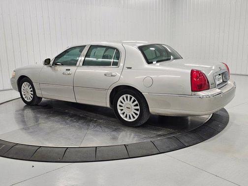 2005 Lincoln Town Car Signature