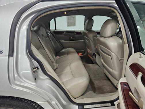 2005 Lincoln Town Car Signature