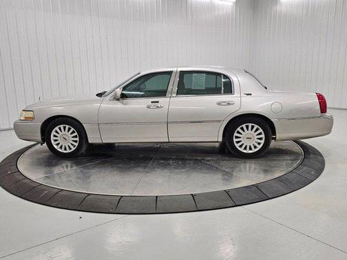 2005 Lincoln Town Car Signature